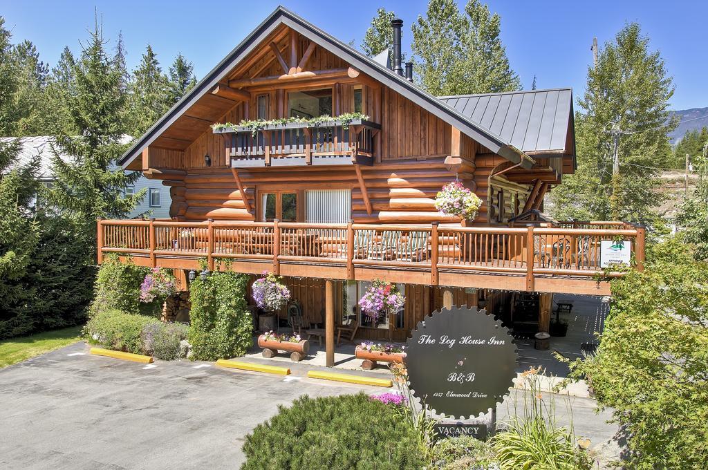 The Log House Inn Пембертон Экстерьер фото